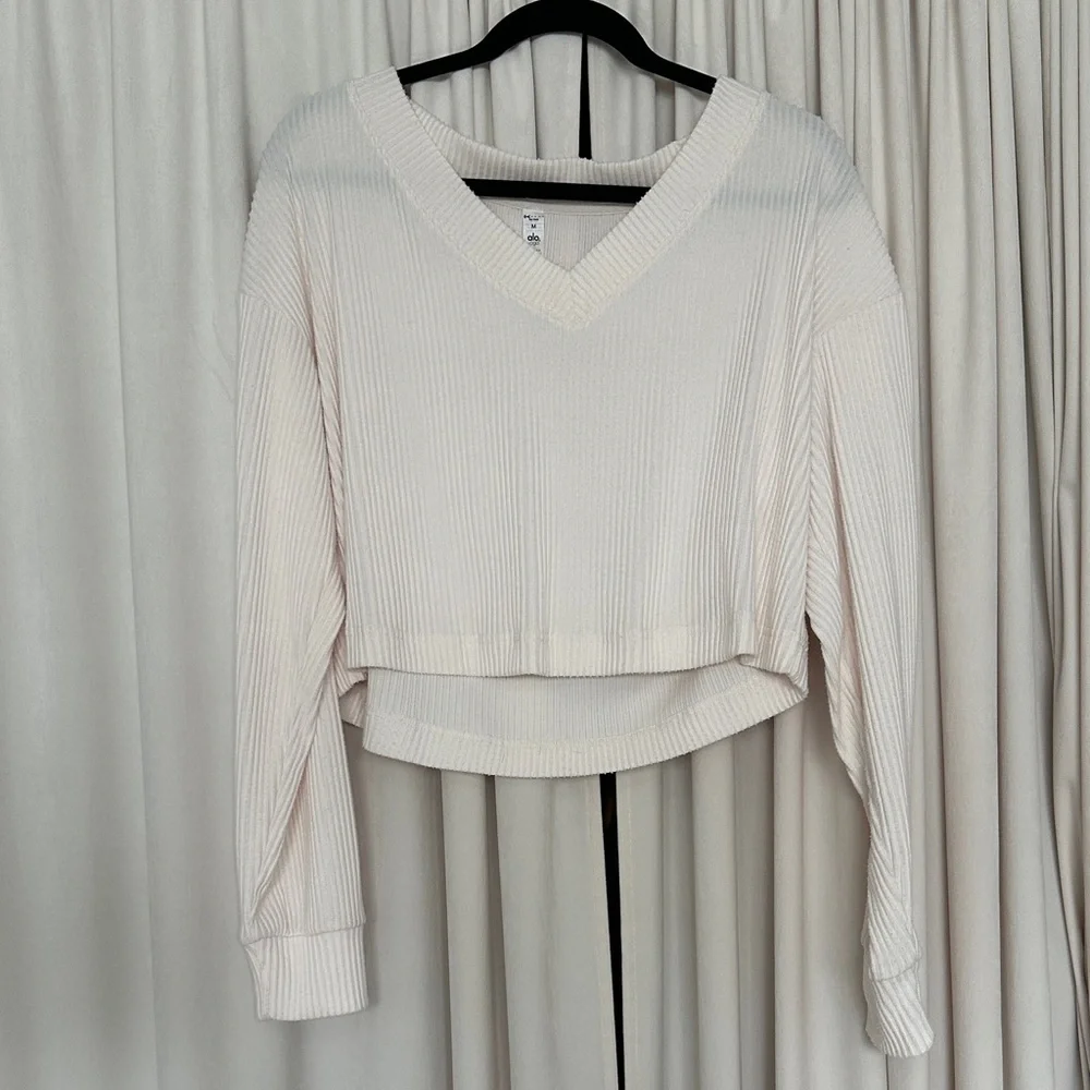 ALO Yoga Ribbed V-Neck Cropped Sweatshirt in Cream - Picture 2 of 7